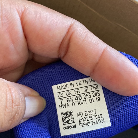 TNew Adidas enis - Picture 4 of 5